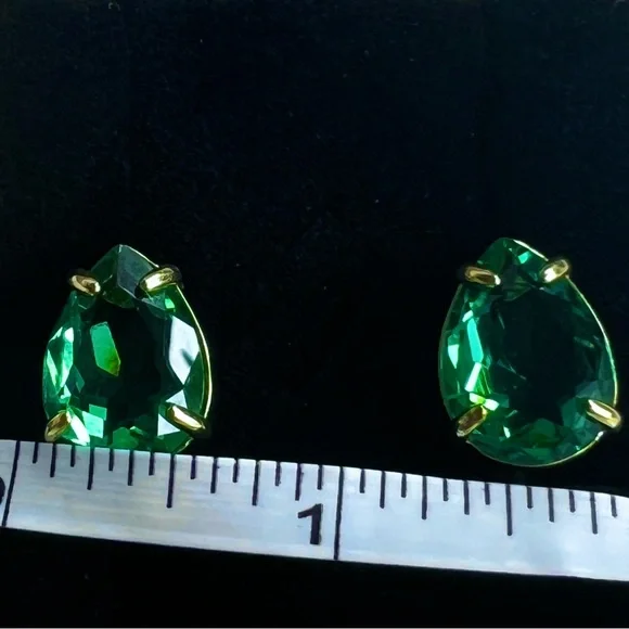Heidi Daus OMEGA 🆕 Erinite green Crystal Deco for pierced ears earrings - Picture 5 of 5